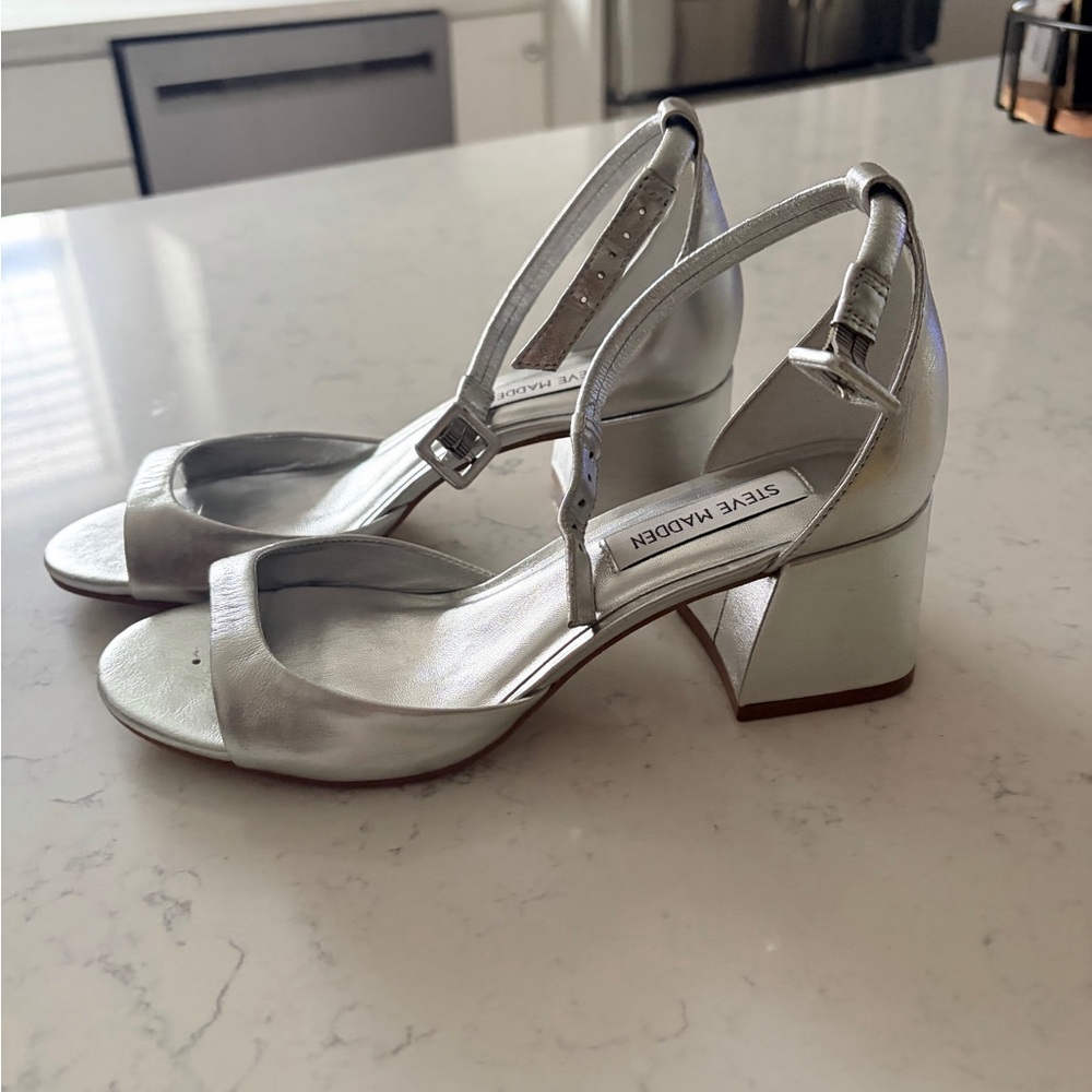 Steve Madden Metallic Silver Block Heel Sandals - Picture 4 of 4